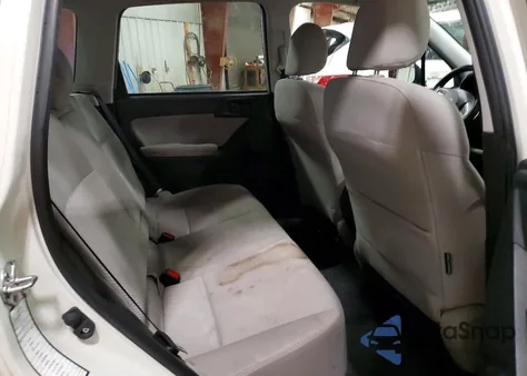 2015 Subaru Forester 2.5I Premium z USA, uszkodzony, nr VIN JF2SJADCXFH814006